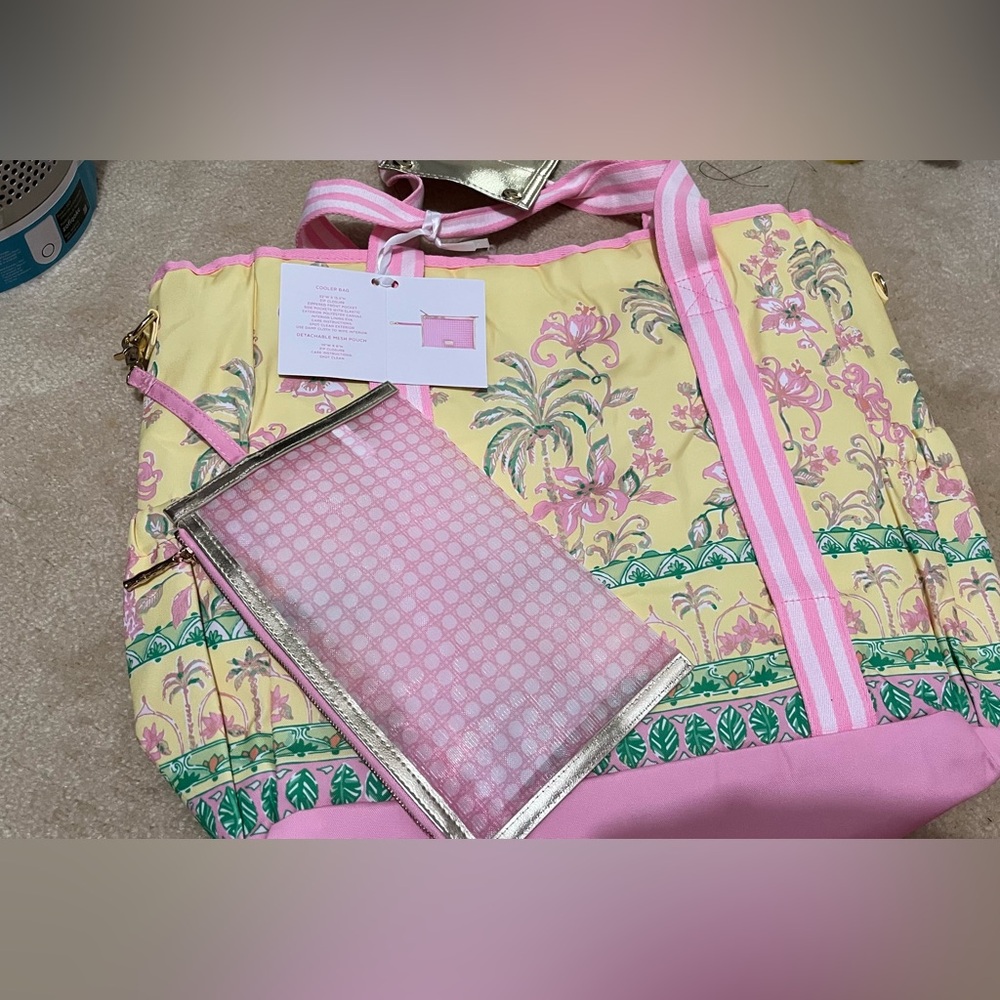 Lilly Pulitzer cooler bag in tropical oasis